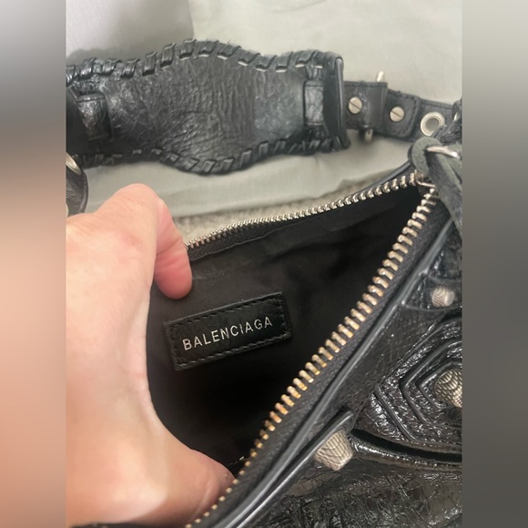 Le Cagole XS Shoulder Bag in black Arena lambskin, aged-silver hardware - Picture 11 of 16